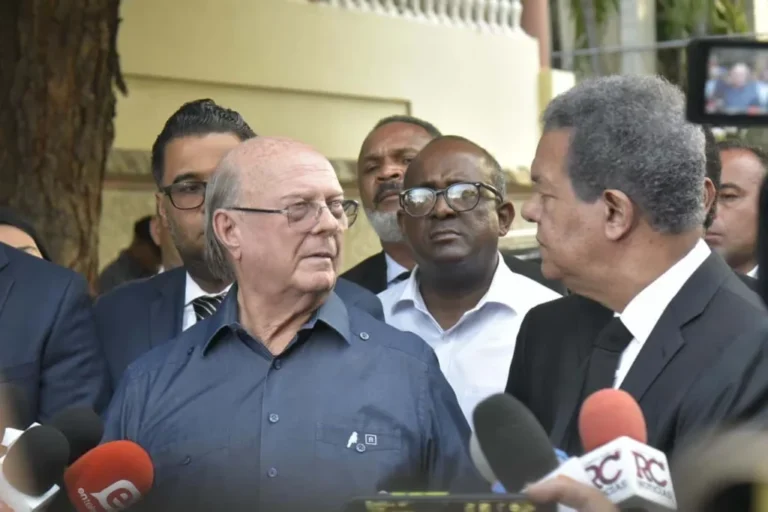 Hipólito a Leonel: “Usted no conoce ni un pollo ni un huevo, cállese azaroso”