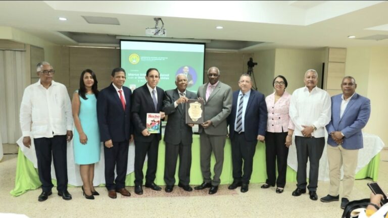 COOPNAMA reconoce al médico y filántropo Cruz Jiminián y al profesor Melanio Hernández, autor de Nacho
